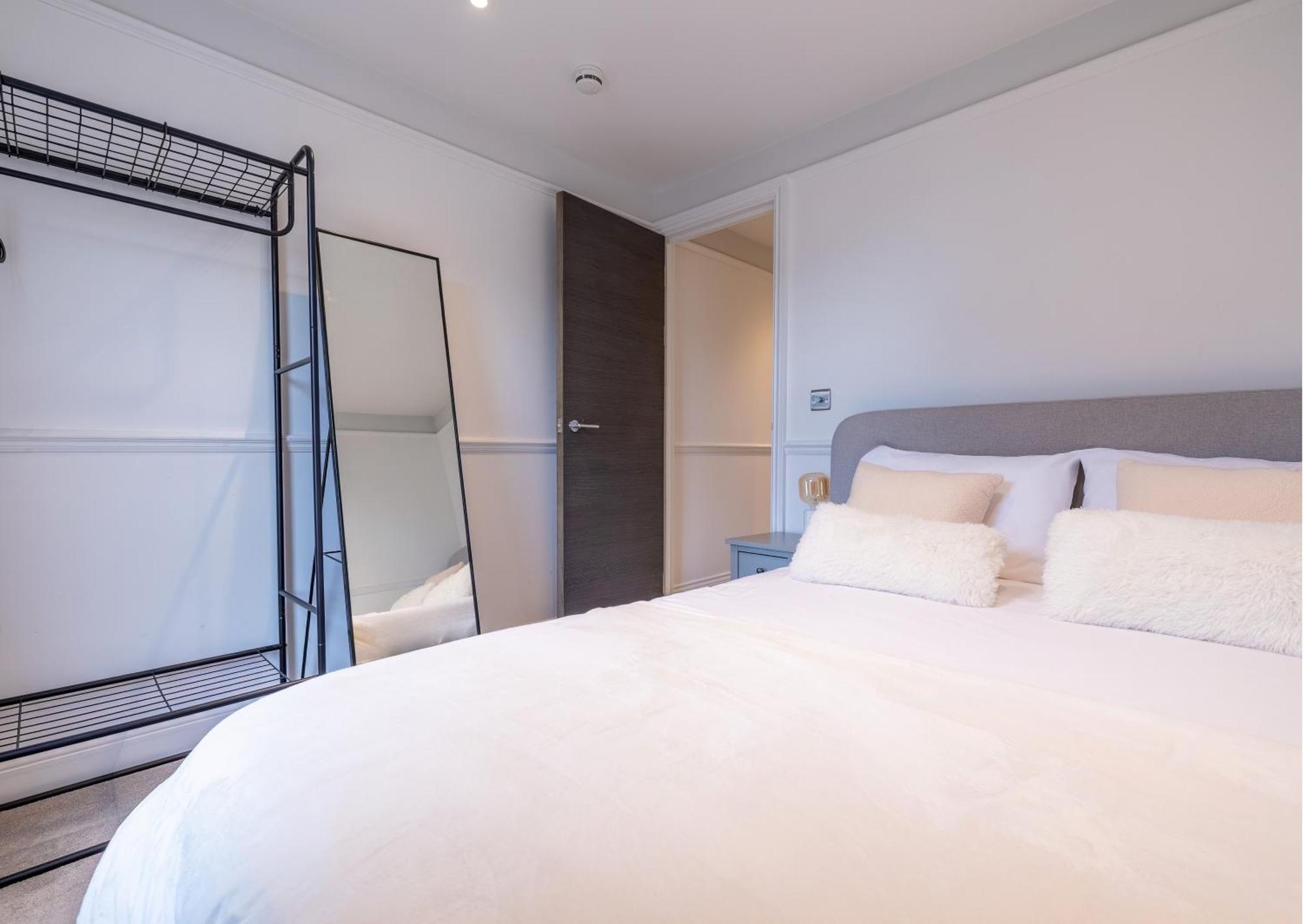 The Stanley Apartment เทดดิงตัน ภายนอก รูปภาพ